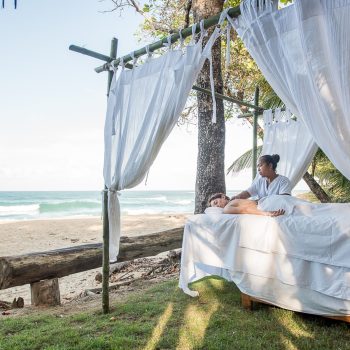 Hotel-Natura-Cabana-Massage-at-the-beach