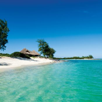 vamizi-island-activities-castaway-picnic-scaled